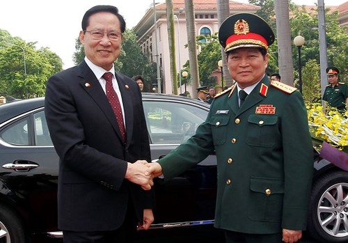 Hàn Quốc coi trọng vị thế, vai trò trung tâm của Việt Nam trong ASEAN - ảnh 1