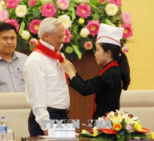 Phó Chủ tịch Quốc hội Uông Chu Lưu gặp mặt Đoàn cán bộ Đội, thiếu nhi xuất sắc tỉnh Bắc Kạn - ảnh 1
