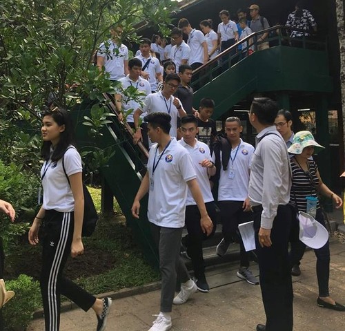 120 thanh thiếu niên kiều bào thăm Lăng Bác và Hoàng Thành Thăng Long - ảnh 3