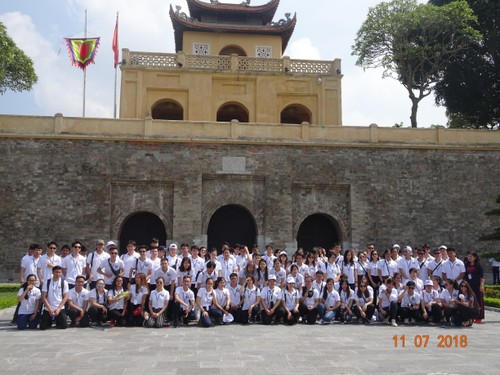 120 thanh thiếu niên kiều bào thăm Lăng Bác và Hoàng Thành Thăng Long - ảnh 2