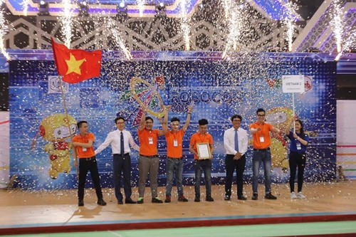 Đội tuyển Việt Nam 2 vô địch Cuộc thi Sáng tạo Robot châu Á - Thái Bình Dương (ABU Robocon) 2018 - ảnh 1