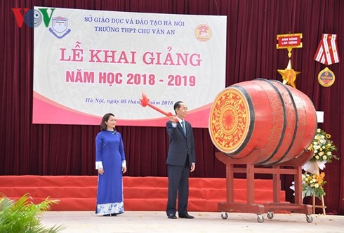 Chủ tịch nước dự Lễ khai giảng tại trường THPT Chu Văn An, Hà Nội - ảnh 4