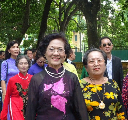 Đoàn cựu giáo viên kiều bào Thái Lan về thăm Hà Nội - ảnh 10