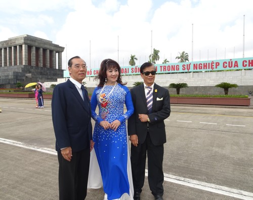 Đoàn cựu giáo viên kiều bào Thái Lan về thăm Hà Nội - ảnh 9