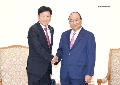  Thủ tướng Nguyễn Xuân Phúc tiếp một số nhà đầu tư nước ngoài - ảnh 1