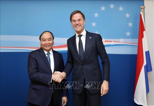 Thủ tướng Nguyễn Xuân Phúc tiếp xúc song phương bên lề Hội nghị Cấp cao Á-Âu (ASEM12) - ảnh 2