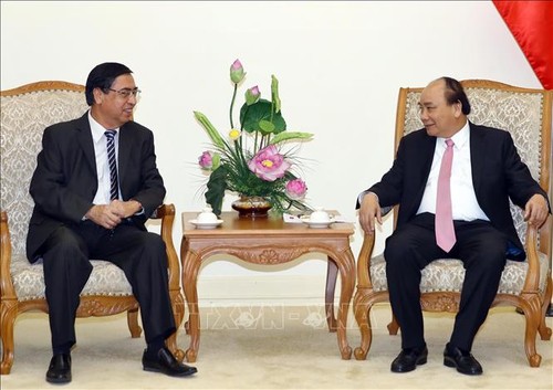 Thủ tướng Nguyễn Xuân Phúc tiếp Chủ tịch Hội Liên lạc với người Việt Nam ở nước ngoài - ảnh 1