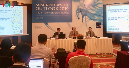 ADB: Kinh tế Việt Nam duy trì đà tăng trưởng mạnh trong bối cảnh triển vọng toàn cầu suy giảm - ảnh 1