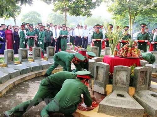 Tỉnh Kiên Giang quy tập gần 2.000 hài cốt liệt sĩ quân tình nguyện Việt Nam hy sinh trên chiến trường Campuchia - ảnh 1