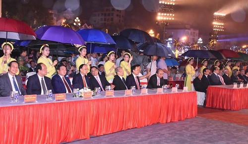 Thủ tướng Nguyễn Xuân Phúc dự Lễ kỷ niệm 990 năm Thanh Hóa - ảnh 1
