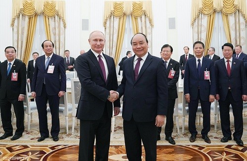 Thủ tướng Nguyễn Xuân Phúc hội kiến Tổng thống Nga V.V. Pu-tin - ảnh 1