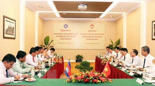 Việt Nam và Campuchia đẩy mạnh hợp tác trong công tác Mặt trận - ảnh 1