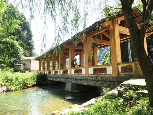 Ngôi nhà sàn đá của đồng bào Tày ở làng Khuổi Ky, Cao Bằng