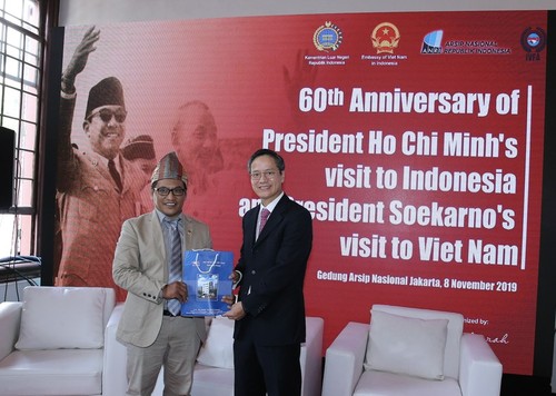 Trao giải cuộc thi Tìm hiểu về chuyến đi của Chủ tịch Hồ Chí Minh tới Indonesia - ảnh 1