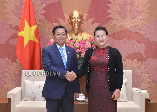 Chủ tịch Quốc hội Nguyễn Thị Kim Ngân tiếp Tổng Tư lệnh các lực lượng vũ trang Myanmar - ảnh 1