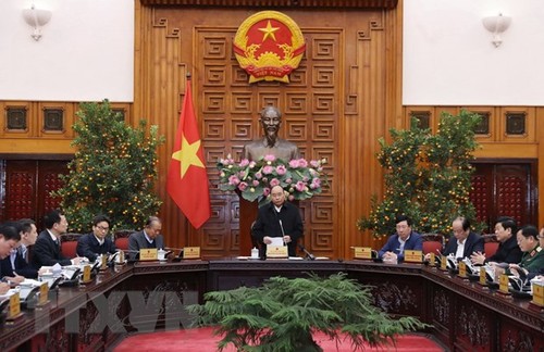 Thủ tướng Nguyễn Xuân Phúc: Triển khai ngay các giải pháp giảm thiểu tác động của dịch bệnh đối với nền kinh tế - ảnh 1