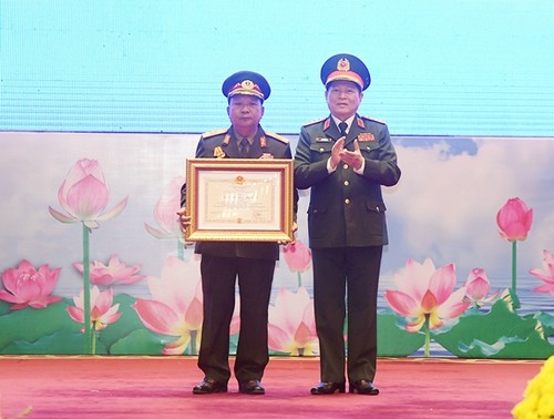 Lễ trao Huân chương của nhà nước Việt Nam, Lào tặng các tập thể, cá nhân quân đội hai nước - ảnh 1