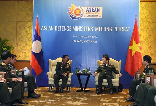 Đại tướng Ngô Xuân Lịch gặp song phương Bộ trưởng Quốc phòng Lào, Australia - ảnh 1