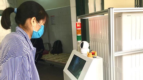 Việt Nam chế tạo thành công robot vận chuyển trong các khu vực cách ly có nguy cơ lây nhiễm cao - ảnh 1