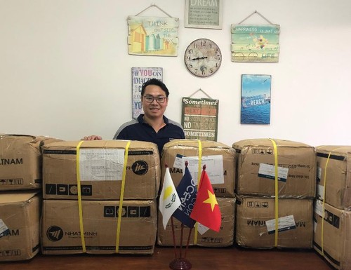 Trao tặng khẩu trang cho cộng đồng người Việt tại Cộng hòa Síp - ảnh 7