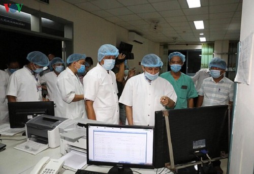 Thứ trưởng Bộ Y tế  kiểm tra công tác điều trị bệnh nhân tại Bệnh viện Trung ương Huế - ảnh 1