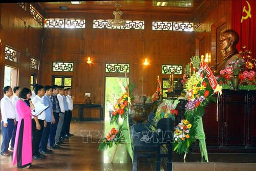 Trang trọng Lễ giỗ Chủ tịch Hồ Chí Minh lần thứ 51 - ảnh 1