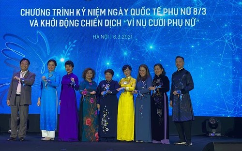 Trưởng đại diện UN WOMEN tại Việt Nam: “Tôi thích Áo dài nhiều như yêu mến phụ nữ Việt Nam vậy“ - ảnh 2