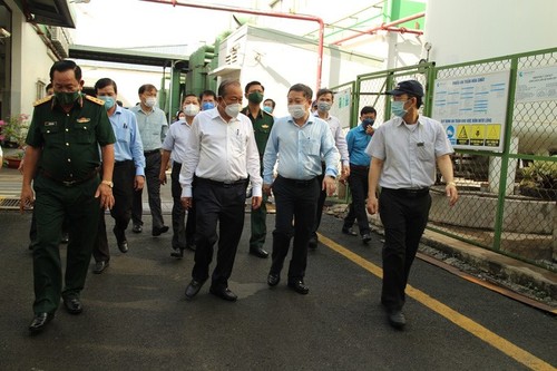 Phó Thủ tướng Thường trực Trương Hòa Bình kiểm tra công tác phòng, chống dịch tại Thành phố Hồ Chí Minh - ảnh 1