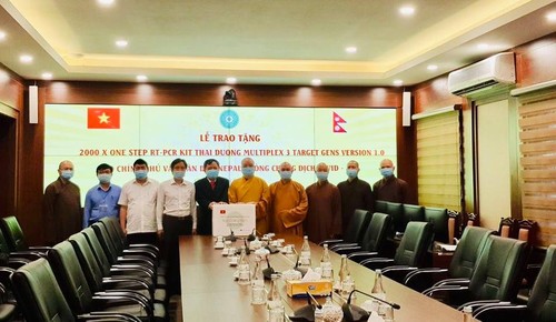 Giáo hội Phật giáo Việt Nam trao tặng Nepal 2.000 bộ kit thử COVID-19 - ảnh 1