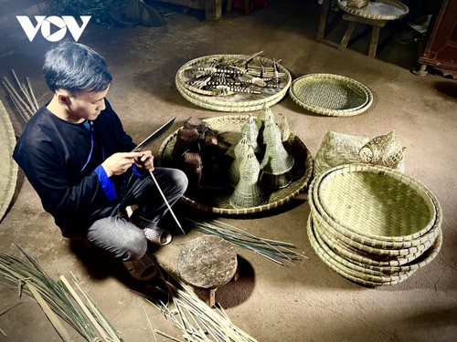 Gìn giữ nghề đan lát truyền thống của đồng bào Mông ở Yên Bái - ảnh 2