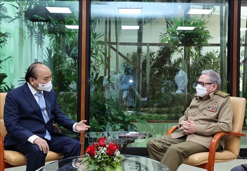 Chủ tịch nước Nguyễn Xuân Phúc gặp Đại tướng Raul Castro Ruz - ảnh 1