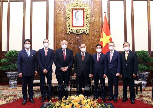 Chủ tịch nước Nguyễn Xuân Phúc tiếp Đại sứ các nước trình quốc thư - ảnh 2