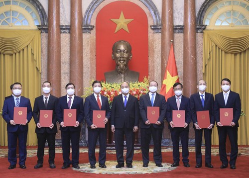 Chủ tịch nước trao quyết định bổ nhiệm 8 đại sứ Việt Nam tại các nước - ảnh 1