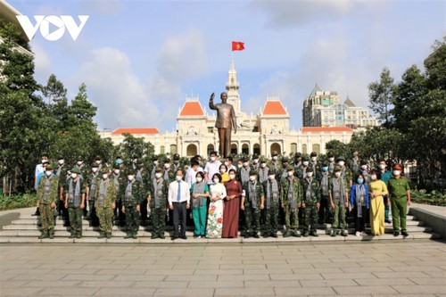 Thành phố Hồ Chí Minh tổ chức tri ân và chia tay lực lượng quân sự tham gia chống dịch - ảnh 1