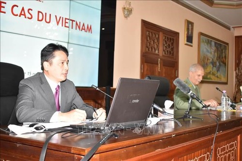 Đại sứ Nguyễn Thành Vinh tọa đàm với các sĩ quan Trường Đại học chiến tranh Algeria về phát triển bền vững của Việt Nam - ảnh 1