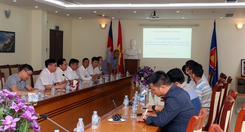Nâng cấp trường học và xây mới trụ sở Chi nhánh hội cho bà con gốc Việt tại tỉnh Kandal-Campuchia - ảnh 2