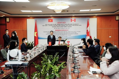 Việt Nam - Canada ký kết Bản ghi nhớ thành lập Uỷ ban hỗn hợp về kinh tế - ảnh 1