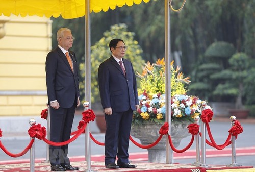 Thủ tướng Chính phủ Phạm Minh Chính chủ trì Lễ đón Thủ tướng Malaysia - ảnh 1