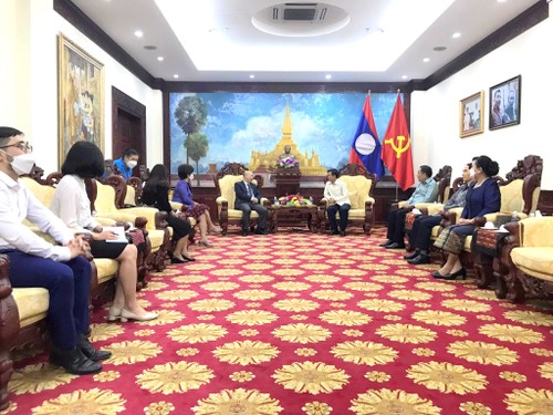 Lãnh đạo VOV5 chúc mừng Bunpimay Lào 2022 tại Đại sứ quán Lào tại Việt Nam - ảnh 2