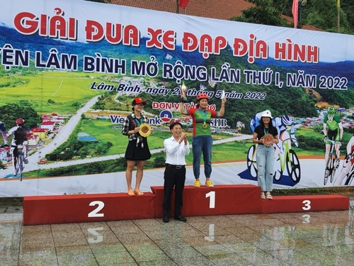 Sôi động Giải đua xe đạp địa hình huyện Lâm Bình mở rộng lần thứ I - ảnh 3
