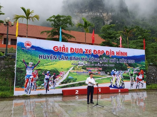Sôi động Giải đua xe đạp địa hình huyện Lâm Bình mở rộng lần thứ I - ảnh 1