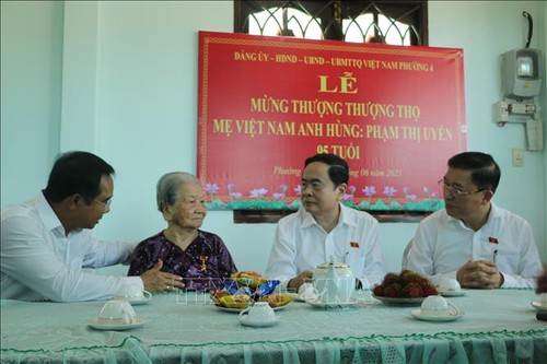 Ngày Thương binh - Liệt sỹ 27/7: Phó Chủ tịch Thường trực Quốc hội Trần Thanh Mẫn thăm gia đình chính sách tại Long An - ảnh 1