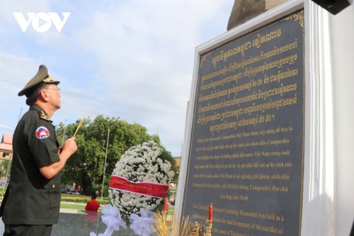 Kỷ niệm 76 năm ngày Thương binh - Liệt sĩ tại Campuchia - ảnh 4