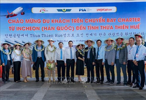 Chuyến bay đầu tiên từ Hàn Quốc đến Cảng Hàng không quốc tế Phú Bài - ảnh 1