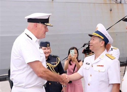 Hai tàu hải quân New Zealand thăm hữu nghị Việt Nam - ảnh 1