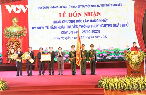 Phó Thủ tướng Trần Lưu Quang trao Huân chương Độc lập hạng Nhất cho huyện Thủy Nguyên (Hải Phòng) - ảnh 1