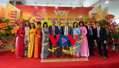 Phát thanh tiếng Lào vun đắp tình hữu nghị Việt Nam - Lào - ảnh 6