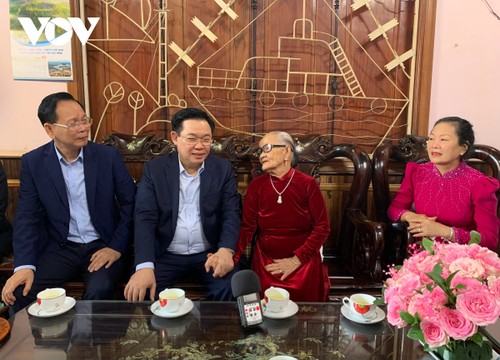 Chủ tịch Quốc hội thăm gia đình Mẹ Việt Nam Anh hùng tại Đắk Nông        - ảnh 1