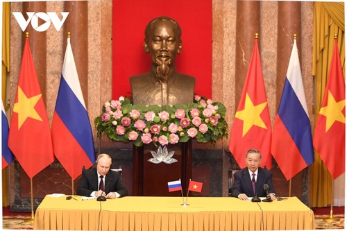 Việt Nam và Liên bang Nga ký nhiều văn kiện hợp tác trong chuyến thăm của Tổng thống Vladimir Putin - ảnh 1