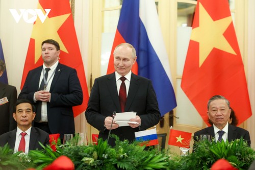Chủ tịch nước Tô Lâm chủ trì chiêu đãi trọng thể Tổng thống Liên bang Nga Vladimir Putin - ảnh 1